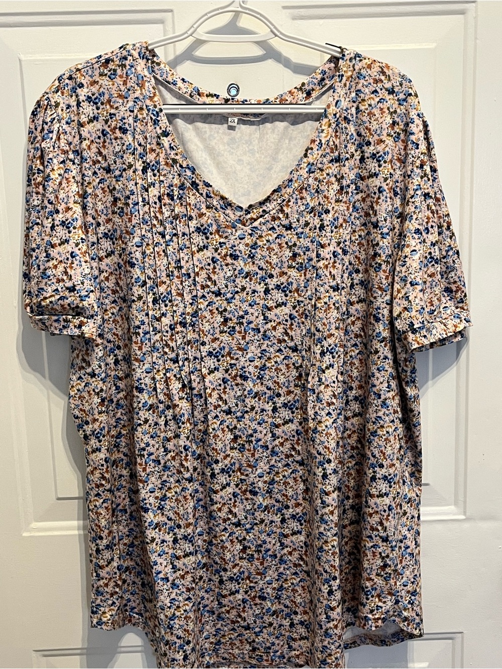 V-Neck Floral Pintuck Tunic Top - Blue & Brown